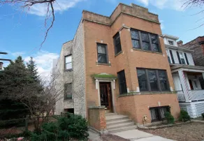 Private 2 Bedroom Malt Row, N Center, Wrigley Home - Image 2