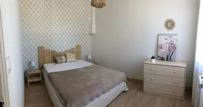 Lovely apartment with free parking - Image 5