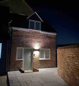 Modern finish to a historic brewers house, Derby - Image 4