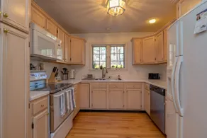 Visit Ogunquit! Large home. Walk to town + beaches - Image 4