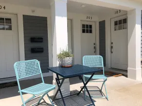 Stylish Condo, Walkable to Downtown, Bay & Munson - Image 4