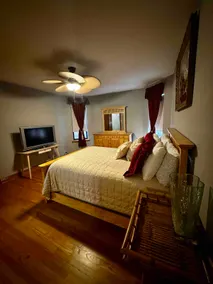 Spacious 3BR/2BA Oasis: A Cozy Chicago Retreat - Image 5