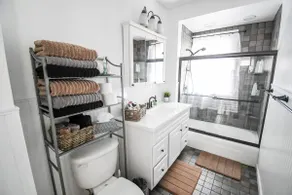 *CheckInNow* 25 Min to Boston/Free Parking/1200ft² - Image 2