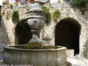 St Paul - Heart of the Village - Deluxe Suite - Image 3