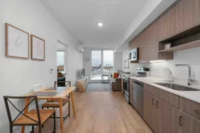 Free secured parking, gym, Riverfront Downtown - Image 4