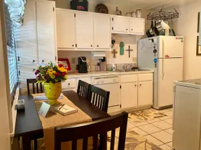 Oxford Town-Close to Campus and Walking Trails-New Furniture! - Image 4