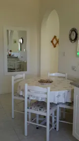 Bright and airy maisonette very close to seafront - Image 4