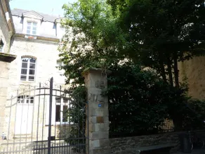 HISTORIC HEART APARTMENT – PRIVATE PARKING - Image 2