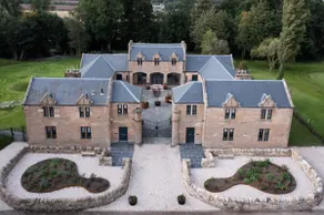 Stunning Edinburgh 1820s stables converted studio - Image 3