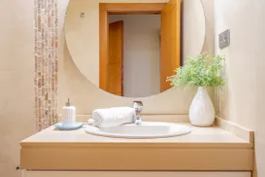 Two Seas Suite Apartment - Image 3