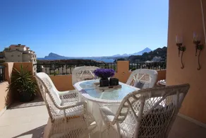 Elegant apartment, stunning sea & mountain views - Image 1