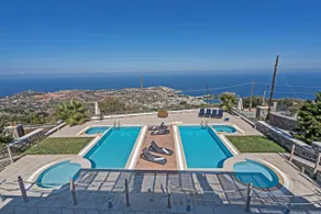 Sea views, Heated Pool, Ping Pong & Tennis, 23 pax - Image 2