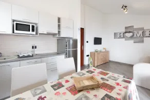 Residence4a-Green Apartment - Image 3