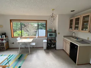 Cozy Quiet Full Unit Among Evergreens, Private - Image 4