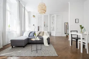 A cozy apartment in the heart of the city. - Image 5