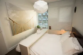 Modern flat with 10/10 walk score! 90 day minimum - Image 3