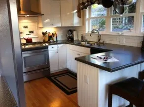 South Hill Home with Bay View - Image 3