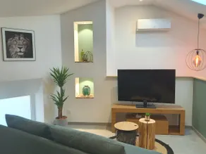 Entire studio with independent entrance - Image 2