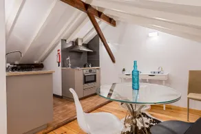 Trendy Romantic Getaway Loft in the Lisbon heart - Image 3