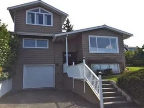 South Hill Home with Bay View - Image 2