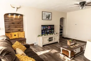 Luxury Somerset Townhouse w/ Fire Pit - Image 3