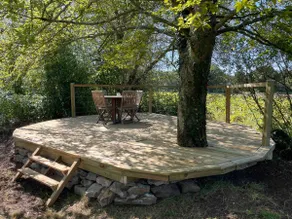 Unusual barrel and hot tub in Vallet - Image 4