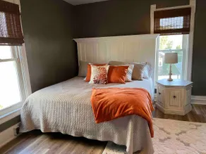 Large Renovated Historical House on Mohican Strip - Image 5