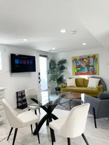 Modern apartment steps from DC's top restaurants - Image 2