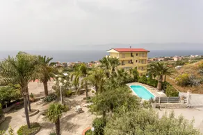 Villa Virginia – Ferienhaus mit Garten und Swimmingpool in Reggio Calabria - Image 2