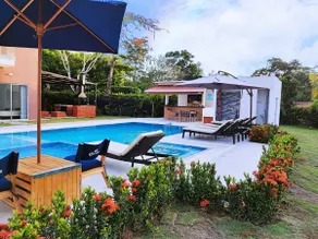 Luxury House: Bar, Pool, Jacuzzi and more - Image 5