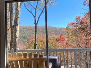 MONTREAT ROUND HOUSE - Mountain views, Renovated, Hot Tub, Fire Pit - Image 5