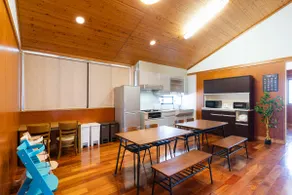 Expansive Balcony, BBQ, Jacuzzi, Sleeps up to 13! - Image 4