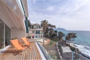 Luxury seaside attic with private sea access - Image 2