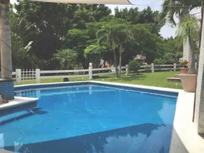 Very spacious, super-equipped, heated pool - Image 4