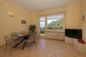 Home with big terrace overlooking the lake parking - Image 2