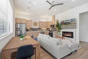 Stunning Lux Townhouse in Downtown Dallas - Image 3