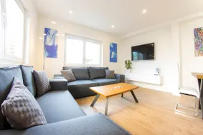 Modern & Cosy with Hot Tub - Image 2