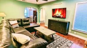 Gorgeous Art Deco w/ Parking in the Heart of Sac! - Image 2