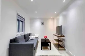 House with parking, pool, secluded backyard. - Image 3