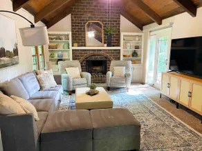 Secluded, updated 4BR, kid friendly, 5 min from restaurants - Image 3