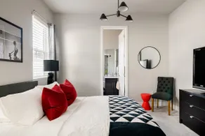 Contemporary Comfort in Central Park - Image 3