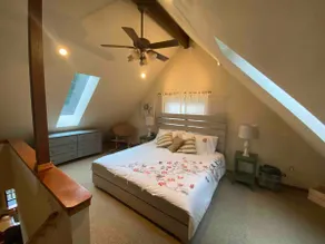 Luxurious Cabin Style Lake House walking distance to Lake Cushman - Image 3