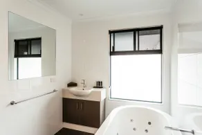 Dolphin Lodge Albany - Self Contained Apartments at Middleton Beach - Image 4