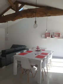 Excellent accommodation for 2–4 people, close to A40 and A6 - Image 5