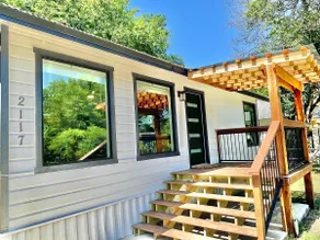 Cozy Renovated Farmhouse in SM Downtown 5 mins - Image 4