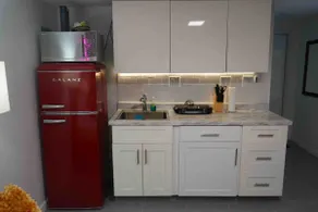 Miami Themed Private Studio w/ WiFi and Parking - Image 5