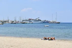 RAGOUSSIS BEACHFRONT HOUSE - Image 3