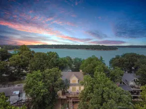 Serenity by the Shore: Luxury Waterfront Haven - Image 4
