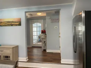 Cozy Condo in Media with Free Parking - Image 5
