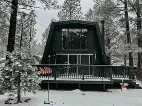 Mondbeschienene Bärenhütte - Ein gemütliches Gambrel-Dach A-Frame Cabin Rückzugsort - Image 2